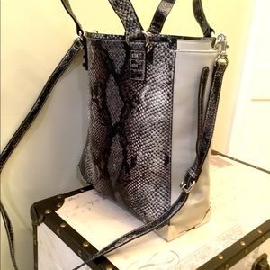 SIMPLY VERA Purse 👜